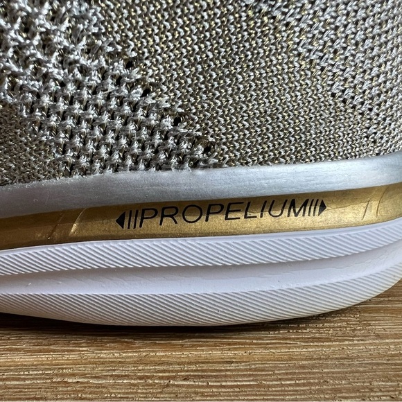 APL Techloom Pro Sneakers Size 9.5 Gold Silver Metallic Lace Up Running Shoes - Picture 4 of 13